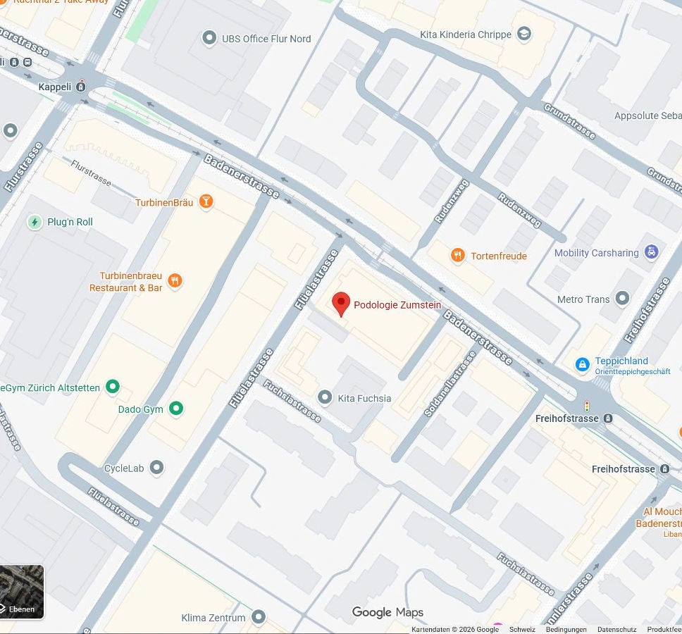 Google-Strassenkarte mit der Podologie Zumstein an der Badenerstrasse 565b in der Bildmitte sowie den Haltestellen Kappeli und Freihofstrasse.